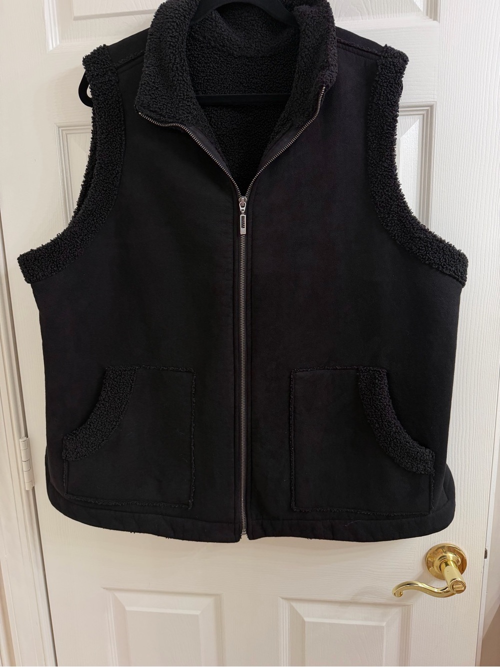 Women’s Black Sherpa-Lined Zip Vest Size 2X